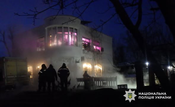 У Києві рятують 16-річну дівчину, яка впала в яму з окропом з вини комунальників (фото) - INFBusiness