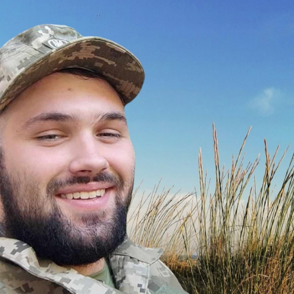 «Сам зголосився переносити боєкомплекти, від вибухів яких полягли б ми всі»: 23-річний воїн врятував побратимів ціною власного життя - INFBusiness
