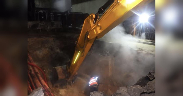 У Києві рятують 16-річну дівчину, яка впала в яму з окропом з вини комунальників (фото) - INFBusiness
