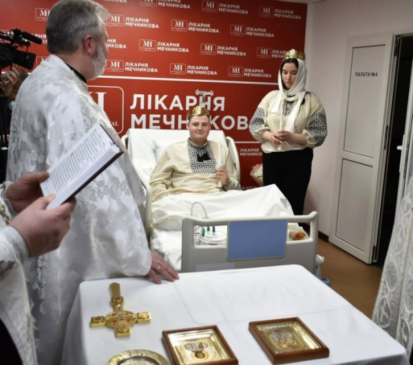 «Кохана кілька разів ще перепитувала: „Ти точно живий? Чесно?“»: важкопоранений боєць одружився у реанімації - INFBusiness