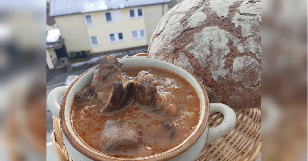 Куряча печінка в яблучно-томатному соусі: дуже бюджетний рецепт - INFBusiness