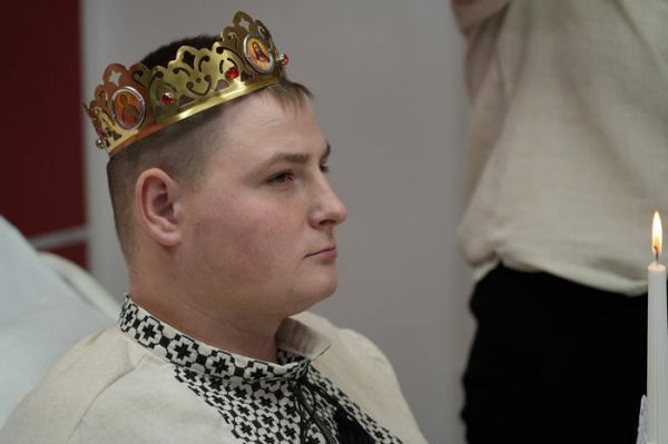 «Кохана кілька разів ще перепитувала: „Ти точно живий? Чесно?“»: важкопоранений боєць одружився у реанімації - INFBusiness
