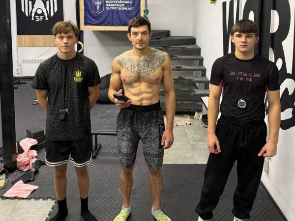 «Під час фіксації росіяни бомбили Київ і були прильоти поруч»: спортсмен із Полтави встановив світовий рекорд з виходів на турніку - INFBusiness