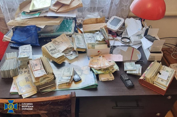 Сотні тисяч доларів та фіктивні довідки за ухилення від мобілізації: СБУ викрила голову ВЛК (фото) - INFBusiness