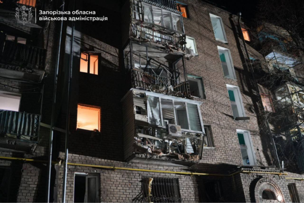 Вночі росіяни відзначили річницю вторгнення в Україну масованим ударом по Запоріжжю (фото, відео) - INFBusiness