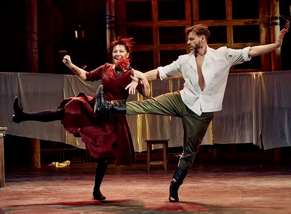 «Було два прильоти, все просто в руїнах»: відома акторка Лариса Руснак про випробування під час великої війни - INFBusiness