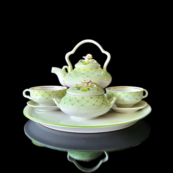 «Сервіз з ліпними квітами „Тет-а-тет“ зачаровує вишуканістю», — колекціонерка Людмила Карпінська-Романюк - INFBusiness