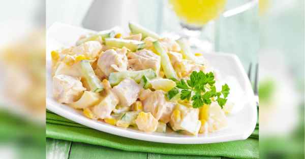 Салат з копченою куркою та кукурудзою: чудовий варіант і для звичайної вечері, і для святкової - INFBusiness