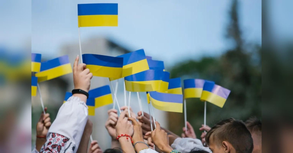 Українцям, які виїхали за кордон через війну, виплатять грошову компенсацію - INFBusiness