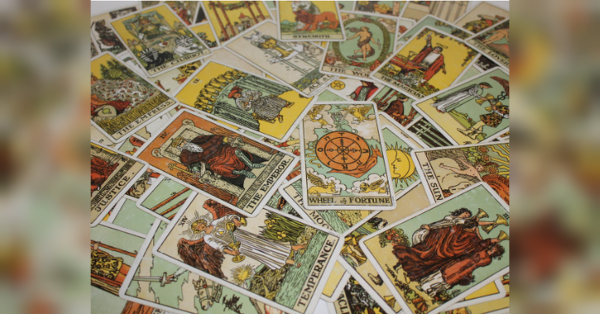 Скорпіонам — «Дев'ятка мечів» та тривожні думки, Дівам — «Самітник» та порядок у голові: Таро-прогноз на 8 лютого - INFBusiness