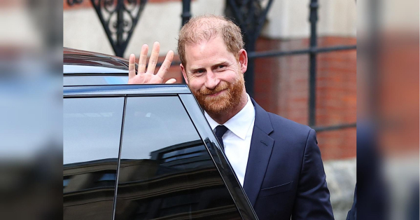 Молодшому синові короля Чарльзу, принцу Гаррі, важко знайти своє місце після того, як він залишив Велику Британію та королівські обов'язки у 2020 році. Герцог Сассекський, здається, втрачає власну ідентичність у тіні своєї дружини Меган Маркл, намагаючись побудувати нове життя за межами палацу. Королівська експертка стверджує, що він нібито ризикує стати другорядним персонажем герцогині в Голлівуді. Другорядний персонаж у Голлівуді: принц Гаррі втрачає індивідуальність у тіні Меган - INFBusiness