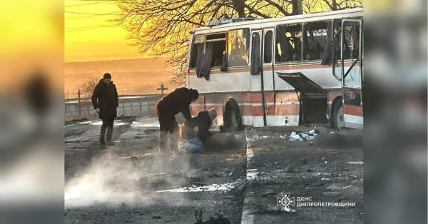 Ворожий дрон знищив автобус на Дніпропетровщині: 15 загиблих, семеро постраждалих (фото) - INFBusiness