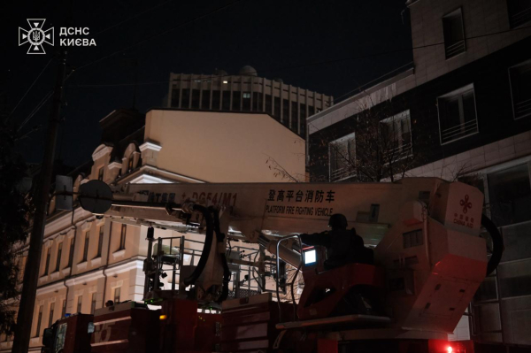 Росіяни атакували Київ балістикою і дронами: горять багатоповерхівки, є постраждалі (фото, відео) - INFBusiness