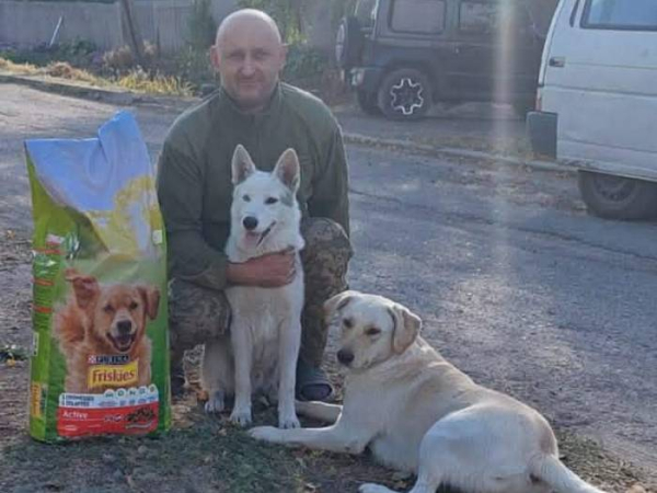 «Під час бойового завдання він нам врятував життя»: історія неймовірної дружби бійця та його собаки Мєлкого, з яким вони разом боронять країну - INFBusiness