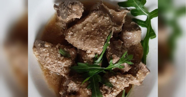 Куряча печінка з цибулею та часником на сковороді: простий та смачний рецепт - INFBusiness