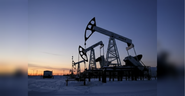 Нафтові доходи країни-окупантки постійно знижуються, що негативно впливає на її спроможності вести війну. Причому дві тенденції у цій галузі можуть говорити про ймовірність системної кризи у галузі. Російський нафтовидобуток на порозі системної кризи: про це говорять дві тенденції - INFBusiness