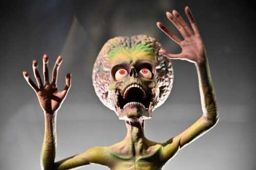 Ангели, демони та/або інопланетяни: про що мовчали спецслужби США і що обіцяють розповісти світові - INFBusiness