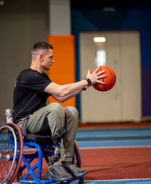 «Потемніло в очах, всі кричать, я хотів вже прощатися з життям»: історія бармена, який став штурмовиком - INFBusiness