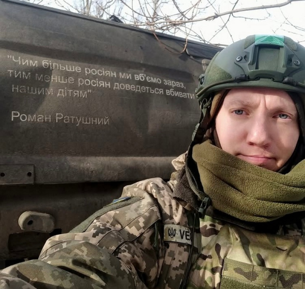 «Почувалась би набагато гірше, якби не пішла на фронт»: режисерка та небінарна персона Антоніна Романова про чотири роки служби в армії - INFBusiness