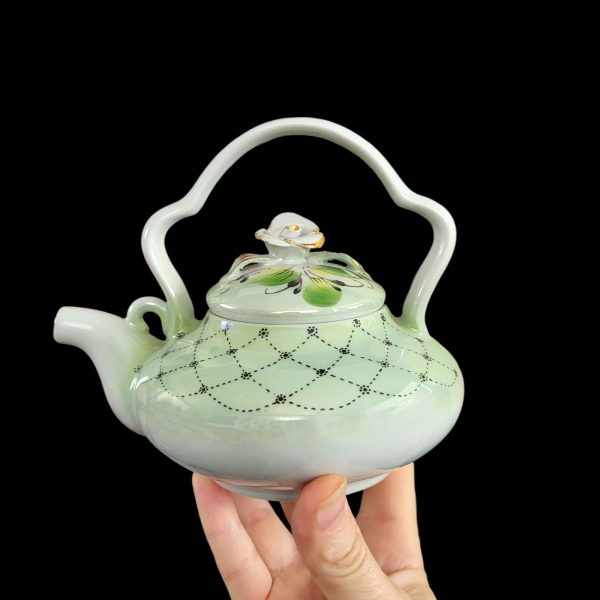 «Сервіз з ліпними квітами „Тет-а-тет“ зачаровує вишуканістю», — колекціонерка Людмила Карпінська-Романюк - INFBusiness