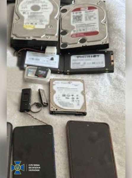 Шпигунський сімейний підряд: батько та син-школяр коригували російські удари по Дніпру (фото) - INFBusiness