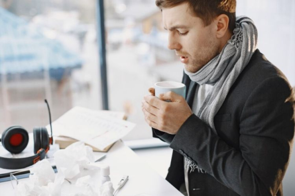 Як зігрітися на роботі, коли в офісі холодно - INFBusiness