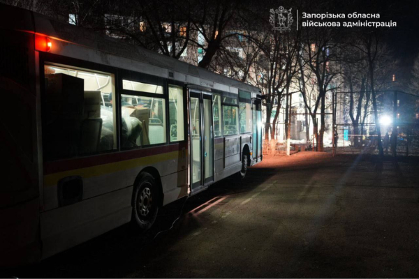 Вночі росіяни відзначили річницю вторгнення в Україну масованим ударом по Запоріжжю (фото, відео) - INFBusiness