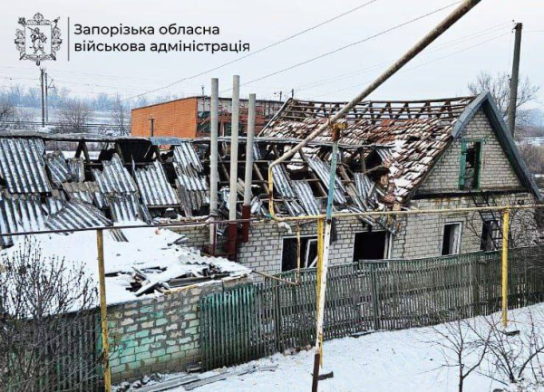 Росіяни продовжують обстрілювати Україну. У ніч на 21 лютого (з 18:00 20 лютого) противник атакував однією балістичною ракетою «Іскандер-М», а також 120 ударними БпЛА типу «Shahed», «Гербера», «Італмас» та безпілотниками інших типів, близько 80 із них — «шахеди». Про це повідомили в Повітряних Силах ЗСУ. Зруйновані домівки та поранені: що відомо про нічні удари ворога по Україні (фото) - INFBusiness