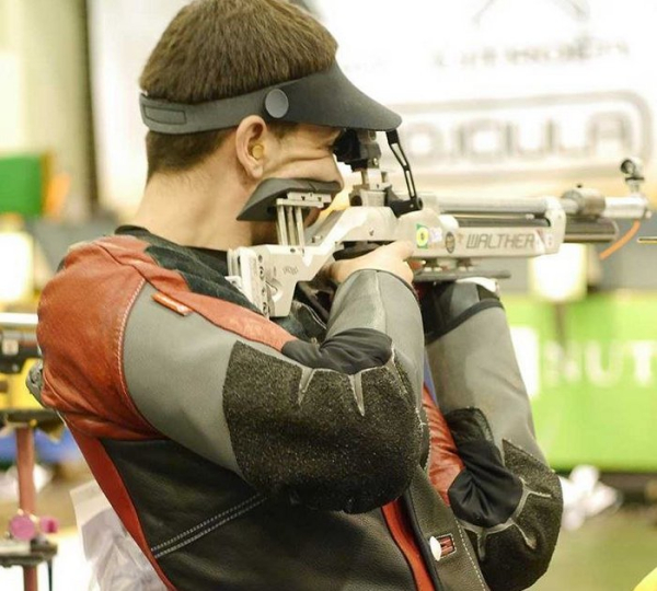 Портрет загиблого воїна на шоломі олімпійця: історія Олексія Хабарова - INFBusiness