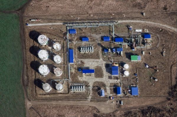 Безпілотники підпалили НПЗ у Краснодарському краї Росії - INFBusiness