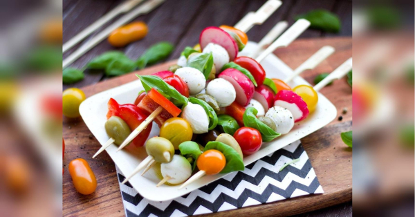 Яскрава закуска за 10 хвилин: готуємо овочеві шашлички з моцарелою - INFBusiness