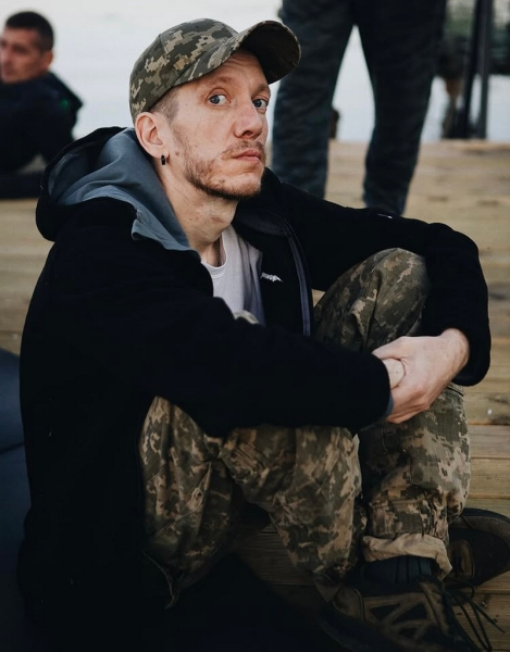 «Почувалась би набагато гірше, якби не пішла на фронт»: режисерка та небінарна персона Антоніна Романова про чотири роки служби в армії - INFBusiness