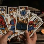 Стрільцям — «Лицар Жезлів» та розрядка, Рибам — «Четвірка Мечів» та тиша: Таро-прогноз на 21 лютого - INFBusiness