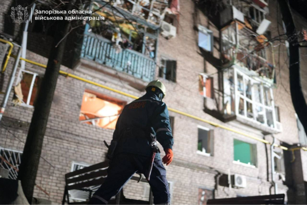 Вночі росіяни відзначили річницю вторгнення в Україну масованим ударом по Запоріжжю (фото, відео) - INFBusiness