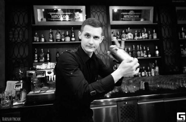 «Потемніло в очах, всі кричать, я хотів вже прощатися з життям»: історія бармена, який став штурмовиком - INFBusiness