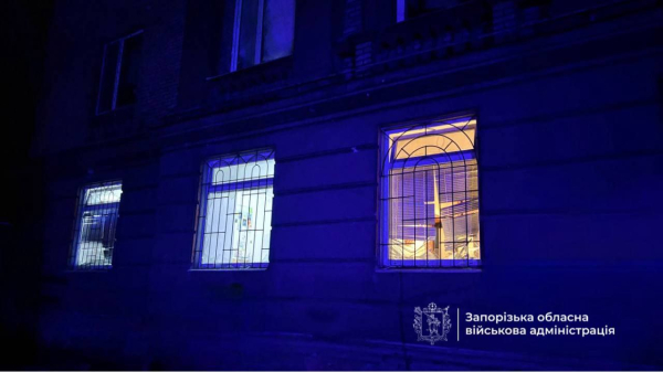 Росіяни продовжують обстрілювати Україну. У ніч на 21 лютого (з 18:00 20 лютого) противник атакував однією балістичною ракетою «Іскандер-М», а також 120 ударними БпЛА типу «Shahed», «Гербера», «Італмас» та безпілотниками інших типів, близько 80 із них — «шахеди». Про це повідомили в Повітряних Силах ЗСУ. Зруйновані домівки та поранені: що відомо про нічні удари ворога по Україні (фото) - INFBusiness