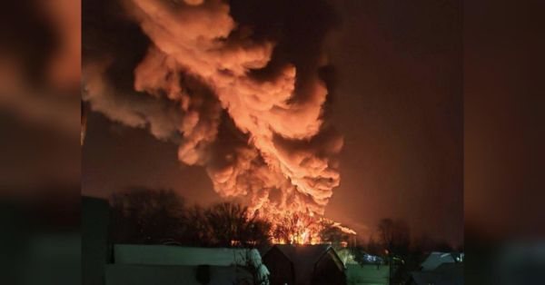 Гучна ніч на Псковщині: паливо горить, рейси затримують, перебої з інтернетом (фото, відео) - INFBusiness