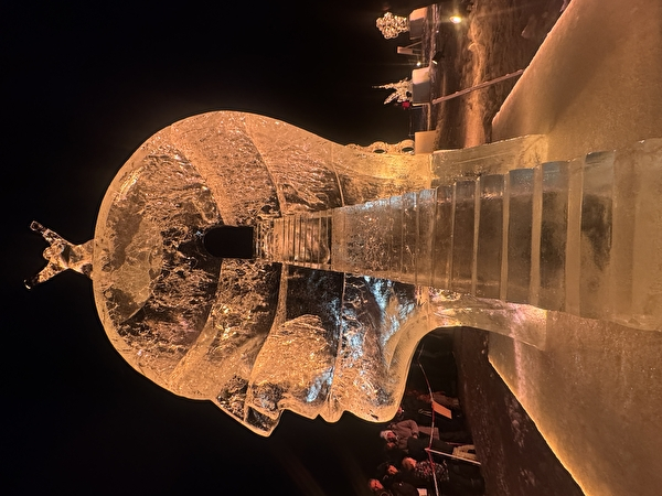 Олексій назвав свою роботу «Поза свідомістю» «Беру в дорогу 23 кілограми інструментів»: призер міжнародних конкурсів льодових скульптур Олекса Пода про нюанси роботи над ними - INFBusiness