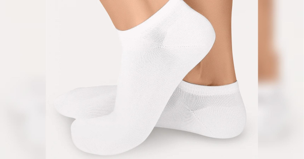 Стануть білішими за сніг: експерт розповіла, як легко випрати білі шкарпетки
