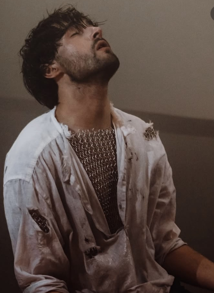 KHAYAT у кліпі на пісню “Герци” Не втратити хоча б себе: популярний співак вразив відео на пісню для Нацвідбору - INFBusiness