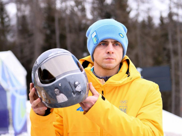 У п'ятницю, 13 лютого, Спортивний арбітражний суд Лозанни (CAS) на своєму виїзному засіданні в Мілані за прискореною процедурою розглянув протест української сторони на рішення МОК про дискваліфікацію героя-скелетоніста Владислава Гераскевича, якого усунули від виступу на Олімпійських іграх за відмову виходити на дистанцію без «шолома пам'яті». Справа Гераскевича: Спортивний арбітражний суд ухвалив остаточне рішення (фото) - INFBusiness