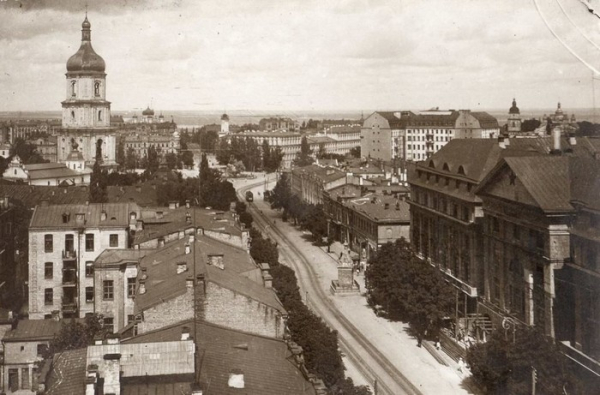 Поки одні дискутували, як назвати український парламент, письменник і адвокат за рубль опублікували оголошення про створення Центральної Ради - INFBusiness