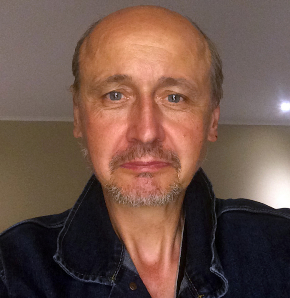 «Снаряд розірвався на даху, вирвавши шмат м’яса зі спини хлопчика»: маріуполець, фотограф Євген Сосновський про випробування війною - INFBusiness