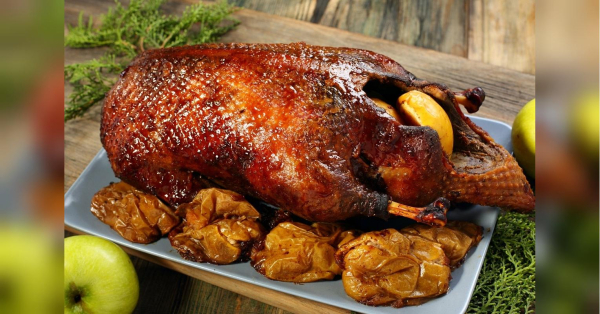 Рум’яна скоринка, соковите м’ясо: головний секрет ідеальної качки, про який мовчать кухарі - INFBusiness