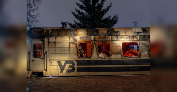 Нічна атака дронів: пошкоджено житлові будинки, локомотив електрички, автомобіль рятувальників (фото) - INFBusiness