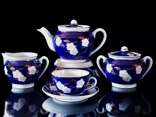 «Магія яблуневого саду робить ці сервізи мрією багатьох людей і сьогодні», — колекціонерка Людмила Карпінська-Романюк - INFBusiness