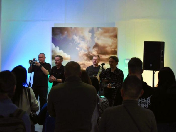 «Колись про цих воїнів будуть говорити як про творців української історії»: у Полтаві відкрили фотовиставку про бійців «Хартії» - INFBusiness