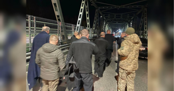 Сімох інкасаторів «Ощадбанку», затриманих в Угорщині, повернули в Україну - INFBusiness