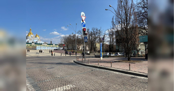 У центрі Києва запрацював перший із нових світлофорів: що важливо знати водіям - INFBusiness