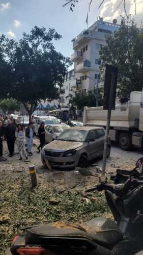 Уламки іранської ракети впали за 30 метрів від посольства України в Ізраїлі - INFBusiness